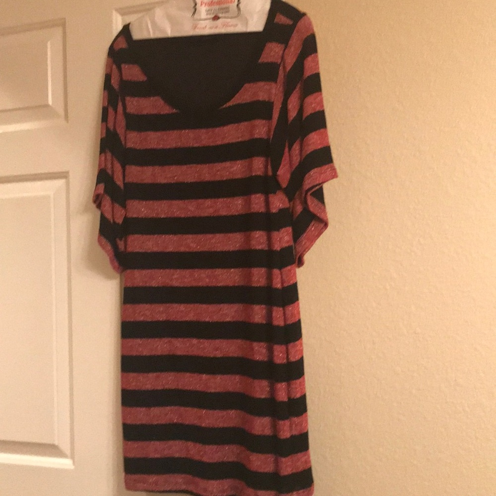 Soprano Red/Blk/Gold stripe s/s Sweater Dress Sz L